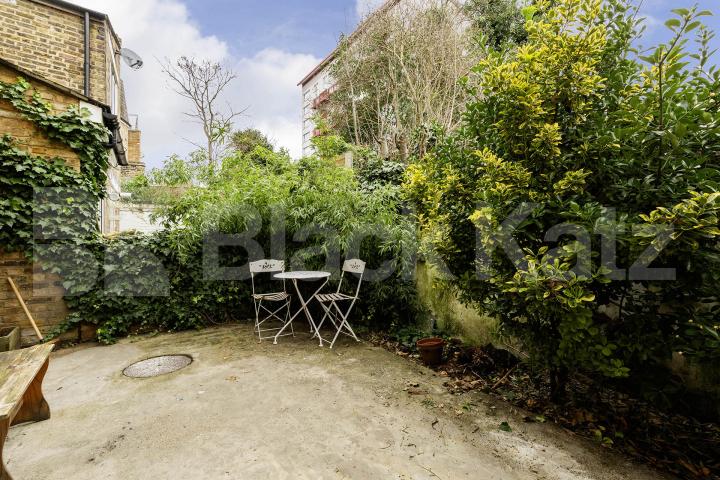 4 bedroom house located a short walk to Stoke Newington Station  Listria Park, Stoke Newington